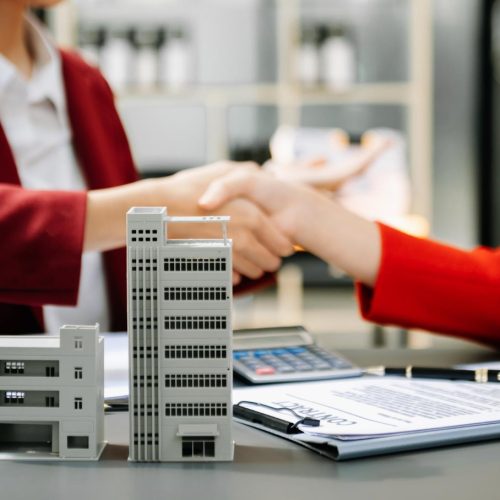 signing-contract-client-broker-agent-lease-agreement-successful-deal-young-business-sitting-desk-office (1)